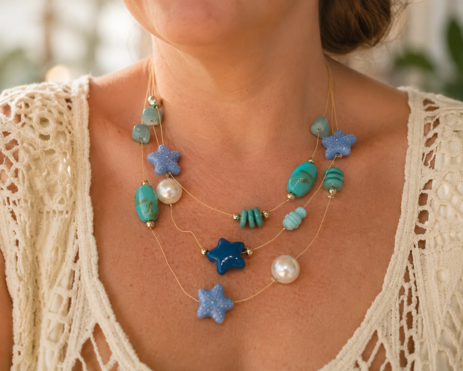 Collar con abalorios en tonos azules 